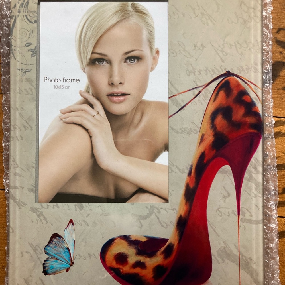 Glass picture frame decorated with a stiletto shoe